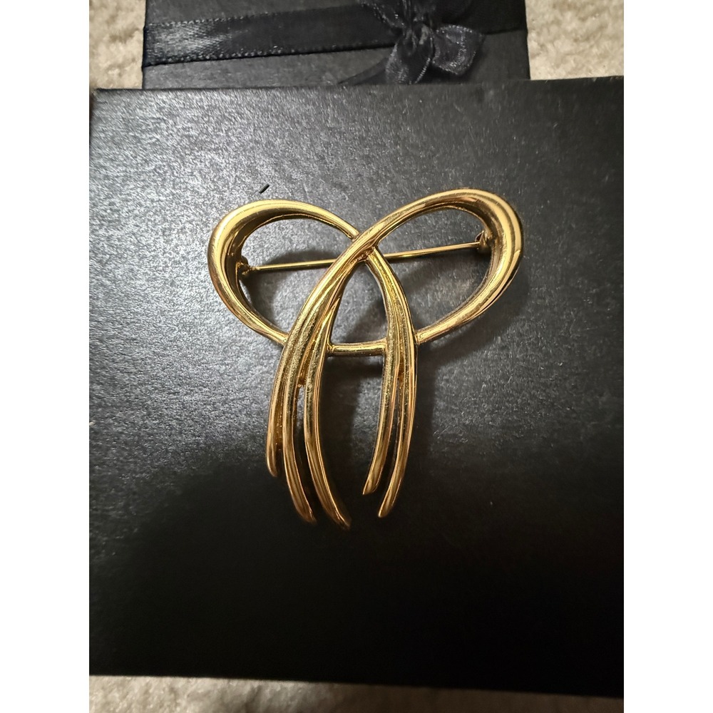 Gold Tone Twisted Bow Dangle Brooch Pin Elegant Vintage